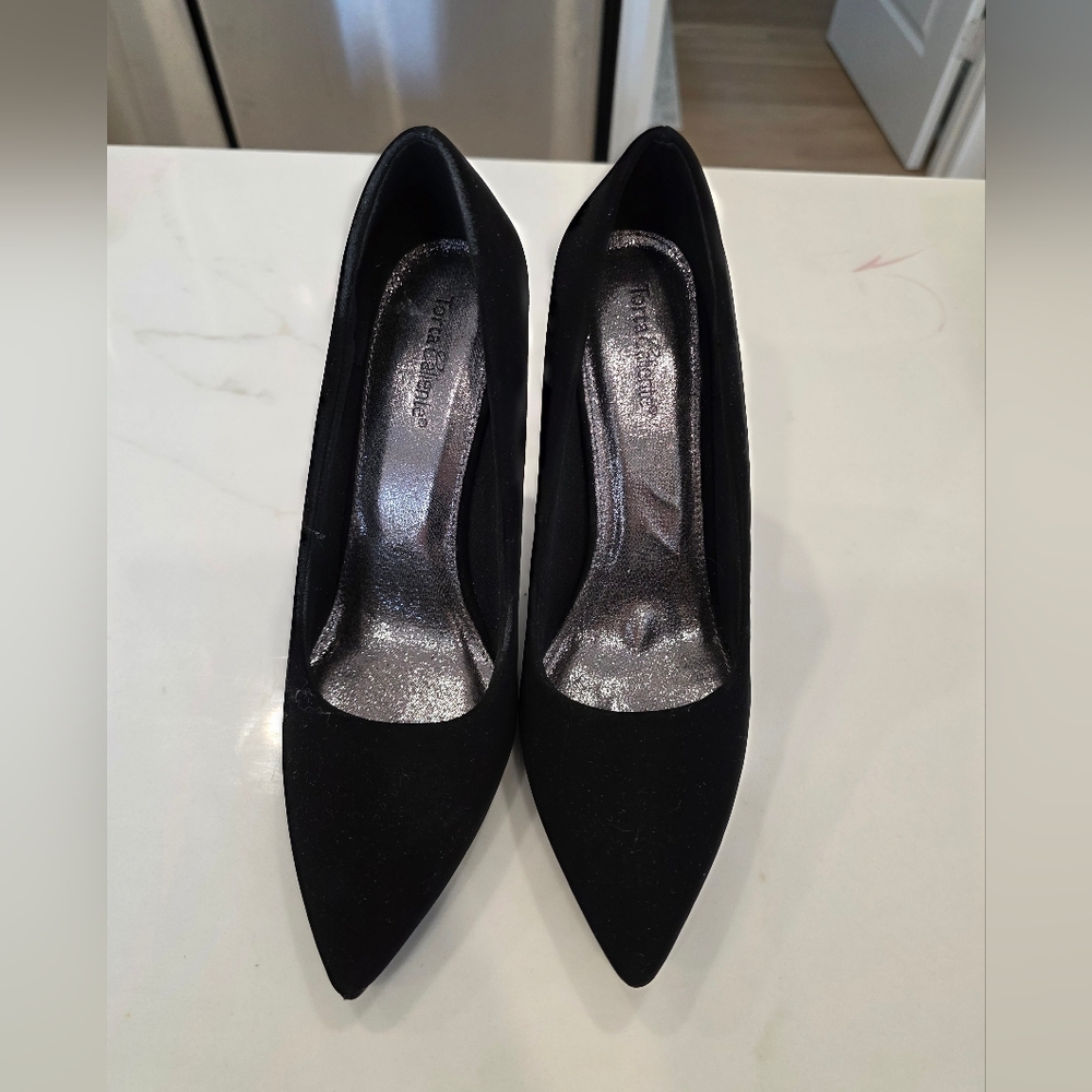 Elegant Black Stilleto Heels - Picture 2 of 3